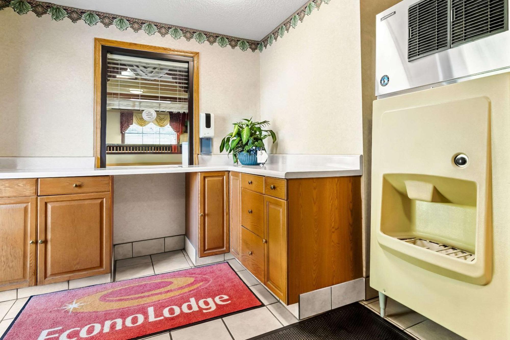 Econo Lodge Russellville Екстериор снимка