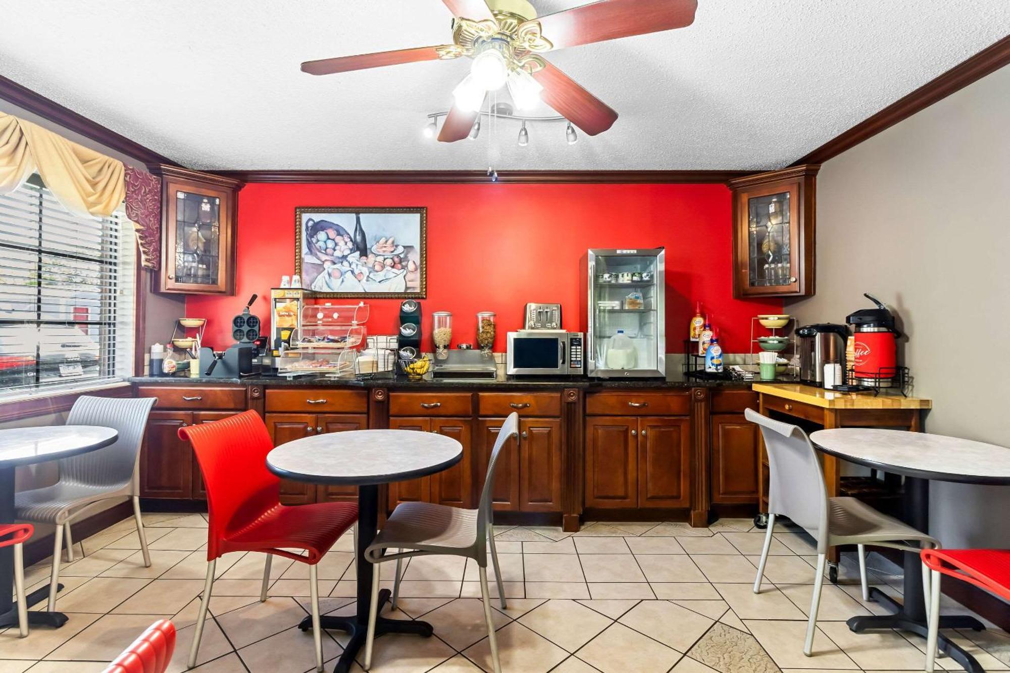 Econo Lodge Russellville Екстериор снимка