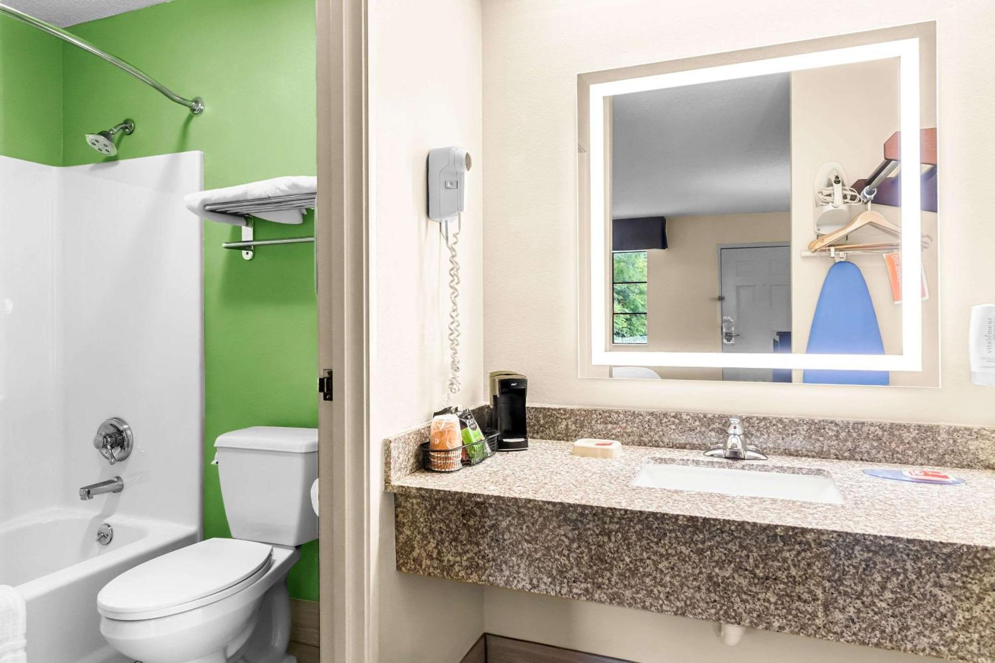 Econo Lodge Russellville Екстериор снимка