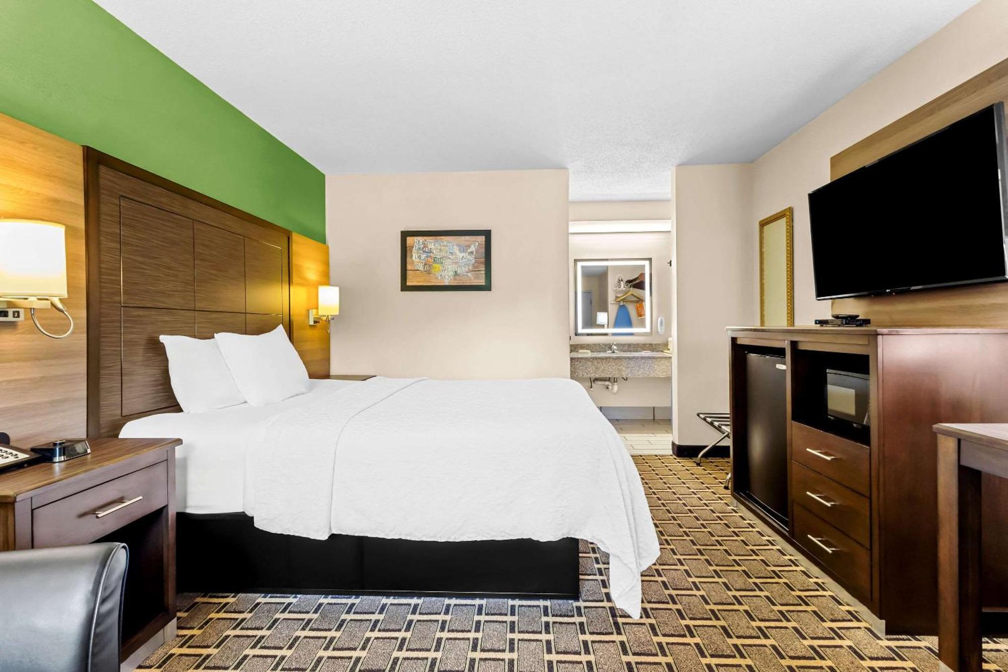 Econo Lodge Russellville Екстериор снимка