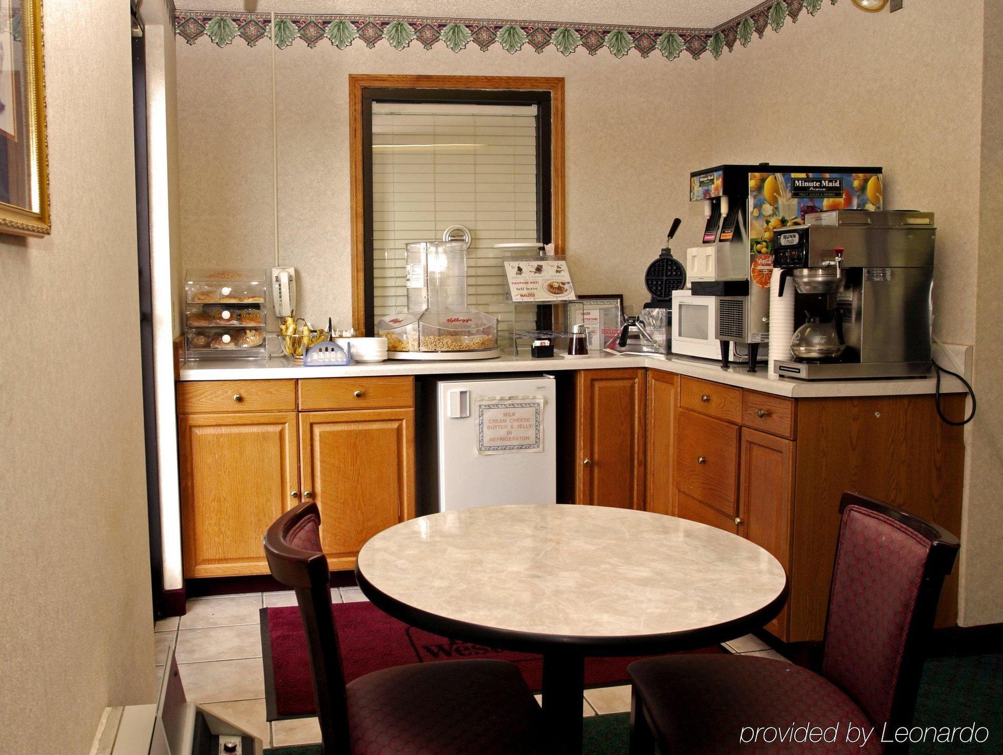 Econo Lodge Russellville Екстериор снимка