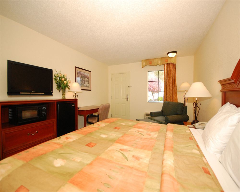Econo Lodge Russellville Екстериор снимка