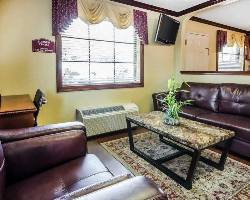 Econo Lodge Russellville Екстериор снимка