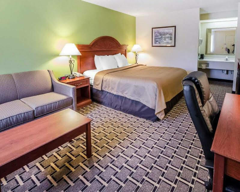 Econo Lodge Russellville Екстериор снимка