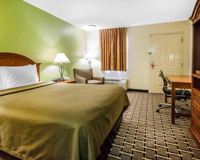 Econo Lodge Russellville Екстериор снимка