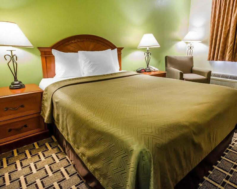 Econo Lodge Russellville Екстериор снимка