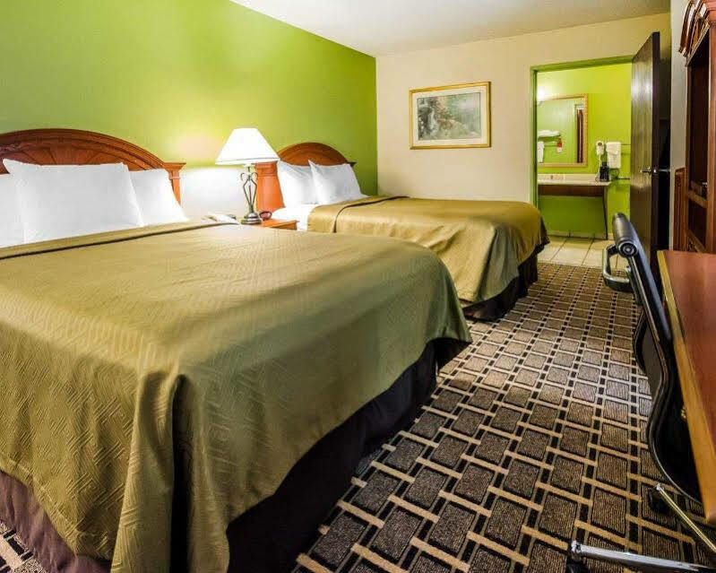 Econo Lodge Russellville Екстериор снимка
