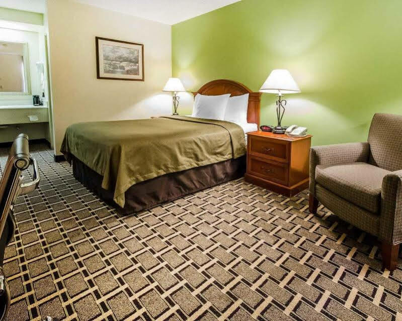 Econo Lodge Russellville Екстериор снимка